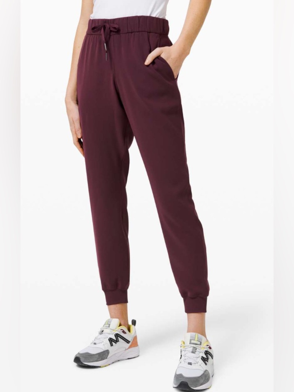 Lululemon On the Fly Jogger *Woven
Cassis- size 2, like new!!